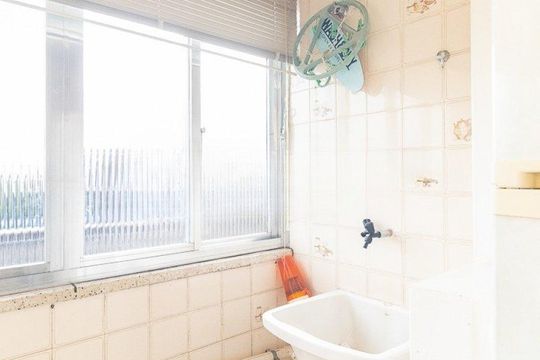 Área de serviço de apartamento à venda com 1 quarto, 43m² em Medianeira, Porto Alegre