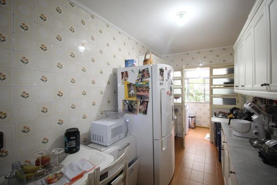 Cozinha de apartamento à venda com 2 quartos, 85m² em Santana, Porto Alegre