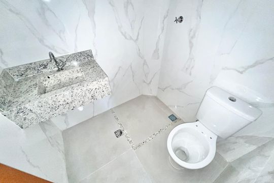 Banheiro de apartamento à venda com 2 quartos, 38m² em Vila Paiva, São Paulo