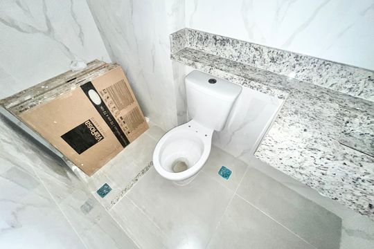 Banheiro da Suíte 1 de apartamento à venda com 2 quartos, 45m² em Vila Paiva, São Paulo