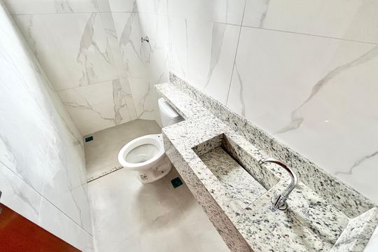 Banheiro de apartamento para alugar com 2 quartos, 45m² em Vila Paiva, São Paulo