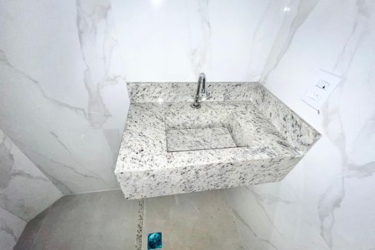 Banheiro de apartamento à venda com 2 quartos, 40m² em Vila Paiva, São Paulo