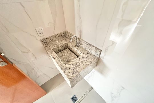 Banheiro de apartamento à venda com 2 quartos, 40m² em Vila Paiva, São Paulo