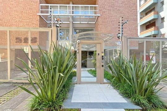 Fachada de apartamento à venda com 2 quartos, 62m² em Petrópolis, Porto Alegre