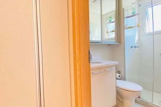 Banheiro da Suíte de apartamento à venda com 2 quartos, 62m² em Petrópolis, Porto Alegre