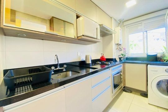 Cozinha de apartamento à venda com 2 quartos, 62m² em Petrópolis, Porto Alegre