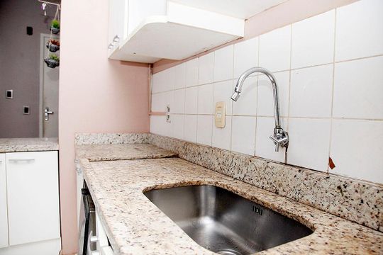 Cozinha de apartamento à venda com 2 quartos, 65m² em Floresta, Porto Alegre