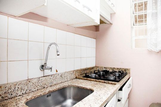 Cozinha de apartamento à venda com 2 quartos, 65m² em Floresta, Porto Alegre