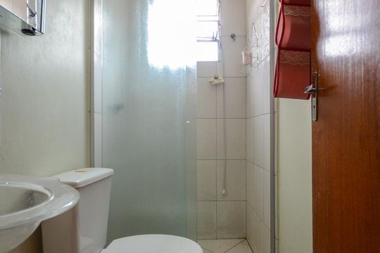Banheiro de apartamento para alugar com 2 quartos, 47m² em Moinho Velho, São Paulo