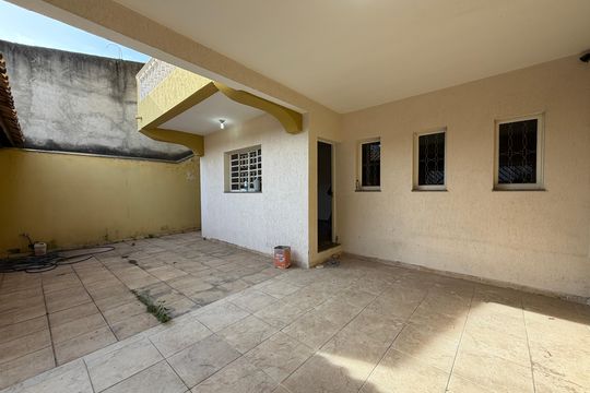 Garagem  de casa à venda com 3 quartos, 114m² em Jardim Bertioga, Várzea Paulista
