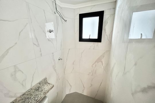 Banheiro de apartamento à venda com 2 quartos, 45m² em Vila Paiva, São Paulo