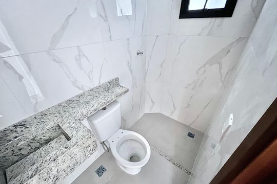 Banheiro de apartamento à venda com 2 quartos, 45m² em Vila Paiva, São Paulo