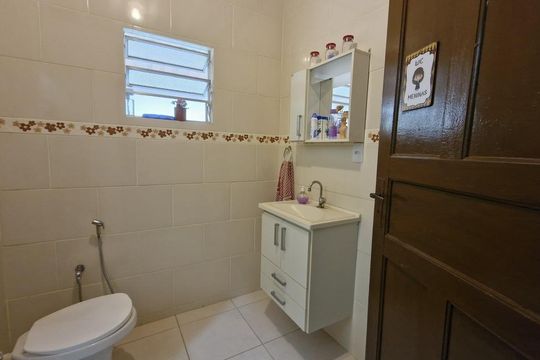 Banheiro de casa para alugar com 3 quartos, 205m² em Unamar, Cabo Frio