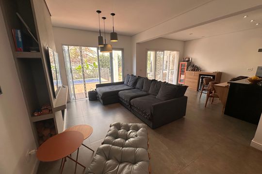 Sala de casa de condomínio à venda com 4 quartos, 240m² em Chácara Monte Alegre, São Paulo