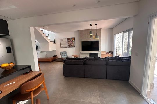 Sala de casa de condomínio à venda com 4 quartos, 240m² em Chácara Monte Alegre, São Paulo