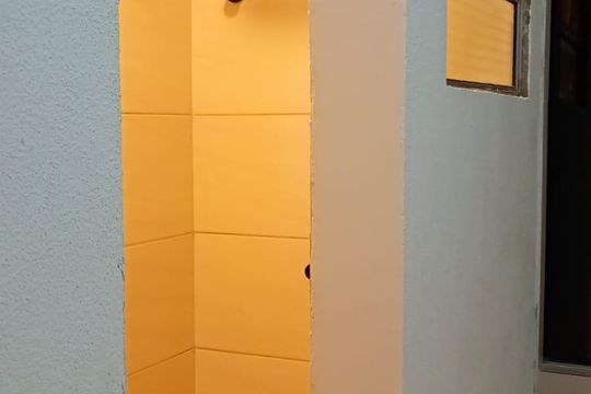 Banheiro de kitnet/studio para alugar com 1 quarto, 40m² em Caminho Novo, Palhoça
