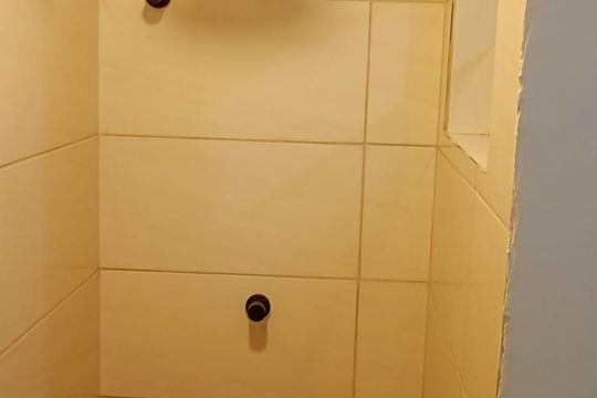 Banheiro de kitnet/studio para alugar com 1 quarto, 40m² em Caminho Novo, Palhoça
