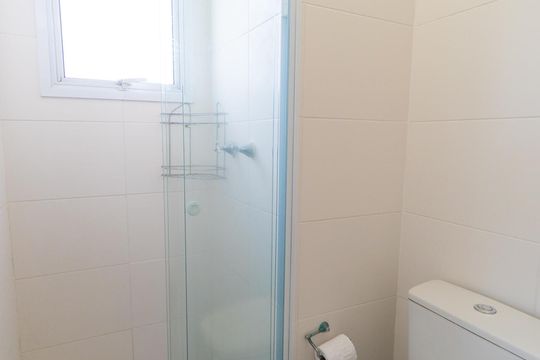 Banheiro de apartamento à venda com 1 quarto, 45m² em Vila Guarani (zona Sul), São Paulo