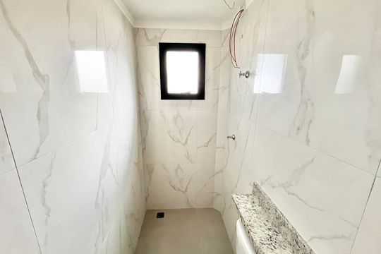 Banheiro de apartamento para alugar com 2 quartos, 45m² em Vila Paiva, São Paulo
