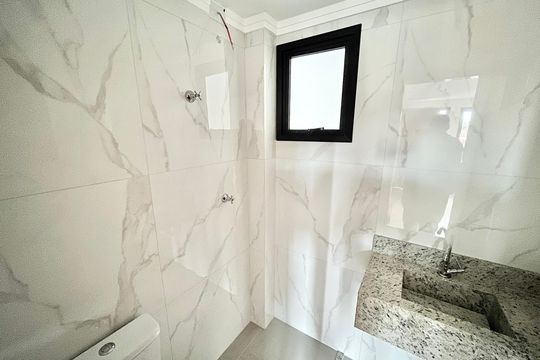 Banheiro de apartamento à venda com 2 quartos, 40m² em Vila Paiva, São Paulo