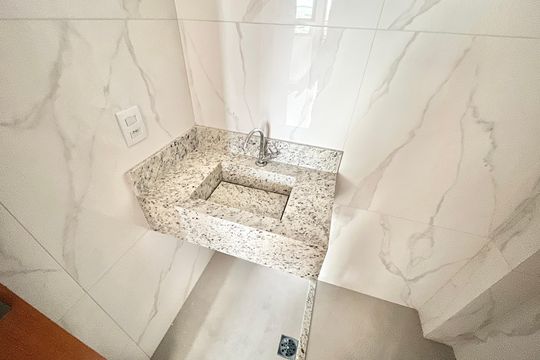 Banheiro de apartamento à venda com 2 quartos, 40m² em Vila Paiva, São Paulo