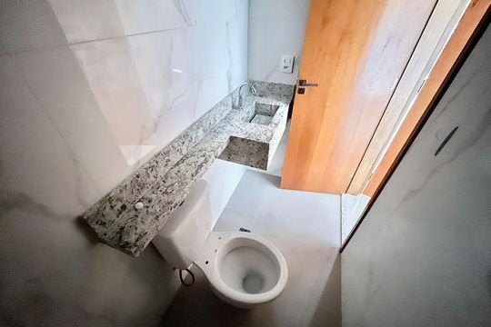 Banheiro da Suíte 2 de apartamento para alugar com 2 quartos, 44m² em Vila Paiva, São Paulo