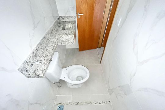 Banheiro da Suíte 2 de apartamento para alugar com 2 quartos, 44m² em Vila Paiva, São Paulo