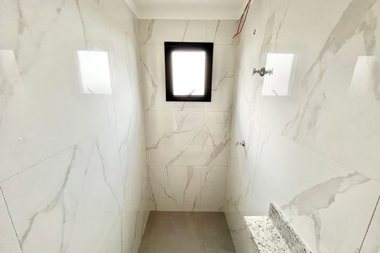 Banheiro de apartamento para alugar com 2 quartos, 48m² em Vila Paiva, São Paulo