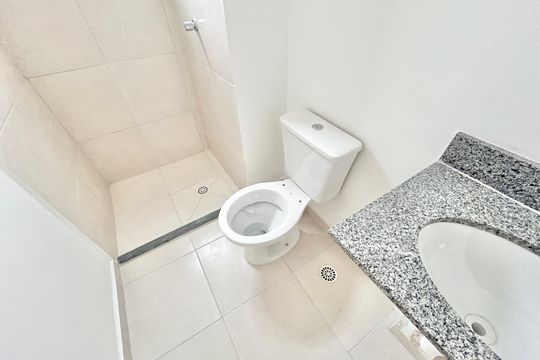 Banheiro de apartamento à venda com 1 quarto, 81m² em Parada Inglesa, São Paulo