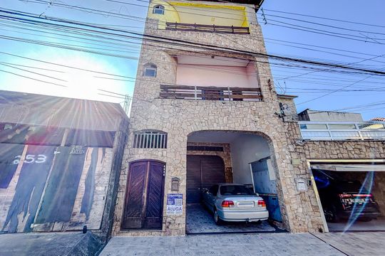 Fachada com Plaquinha de casa à venda com 2 quartos, 125m² em Vila Nova Manchester, São Paulo