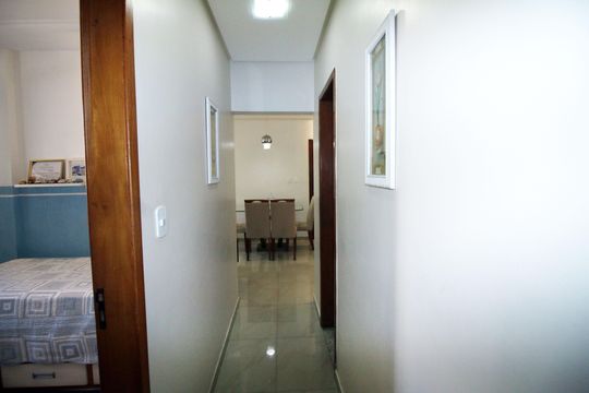Sala - Corredor de apartamento à venda com 2 quartos, 70m² em Vila da Penha, Rio de Janeiro