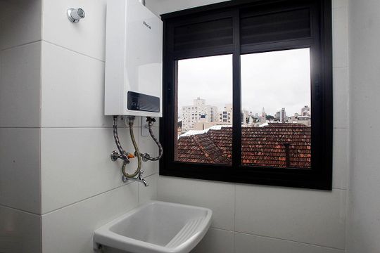 Cozinha + Área de Serviço de apartamento para alugar com 2 quartos, 68m² em Petrópolis, Porto Alegre