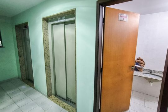 Área comum Elevador e banheiro externo  de apartamento à venda com 3 quartos, 130m² em Vista Alegre, Rio de Janeiro