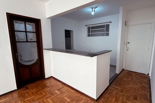 Cozinha de apartamento para alugar com 1 quarto, 50m² em Centro, Juiz de Fora