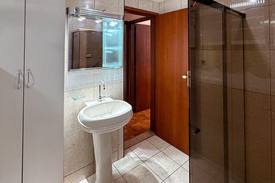 Banheiro de apartamento para alugar com 1 quarto, 50m² em Centro, Juiz de Fora
