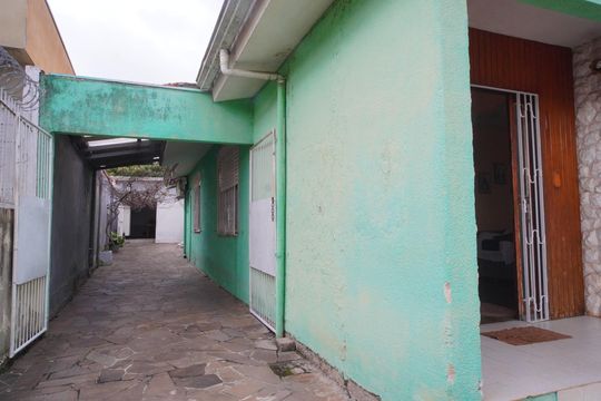 Garagem de casa à venda com 3 quartos, 276m² em Sarandi, Porto Alegre