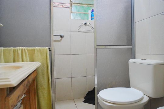 Banheiro de casa à venda com 3 quartos, 276m² em Sarandi, Porto Alegre