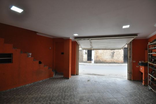 Garagem de casa à venda com 2 quartos, 250m² em Tres Cruzes, São Paulo
