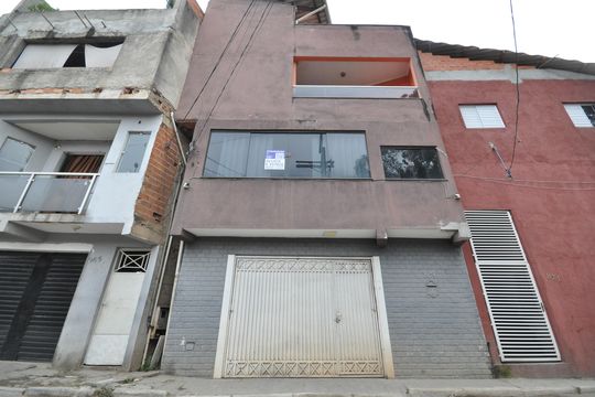 Fachada de casa à venda com 2 quartos, 250m² em Tres Cruzes, São Paulo