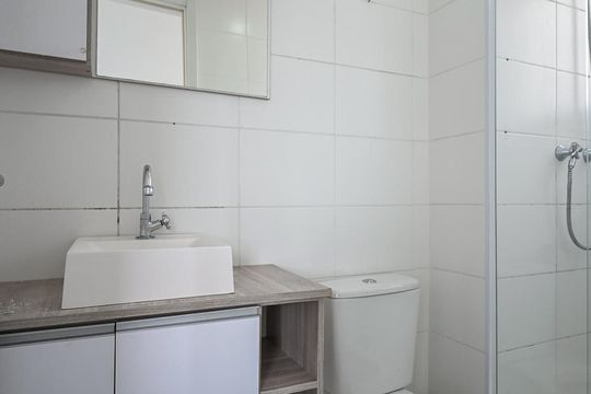 Banheiro de apartamento à venda com 2 quartos, 43m² em Jardim das Palmas, São Paulo