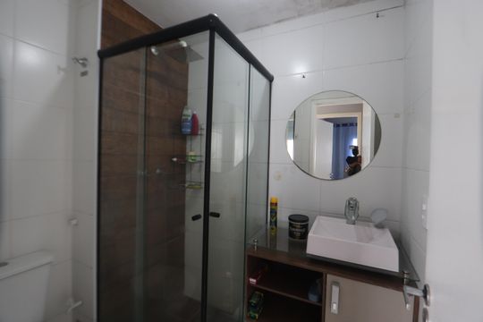 Banheiro de apartamento à venda com 2 quartos, 42m² em Sítio da Figueira, São Paulo