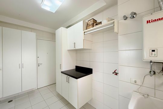 Área de Serviço de apartamento para alugar com 2 quartos, 100m² em Santo Amaro, São Paulo