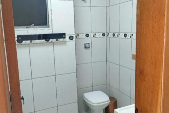 Banheiro 2 de apartamento para alugar com 3 quartos, 72m² em Auxiliadora, Porto Alegre