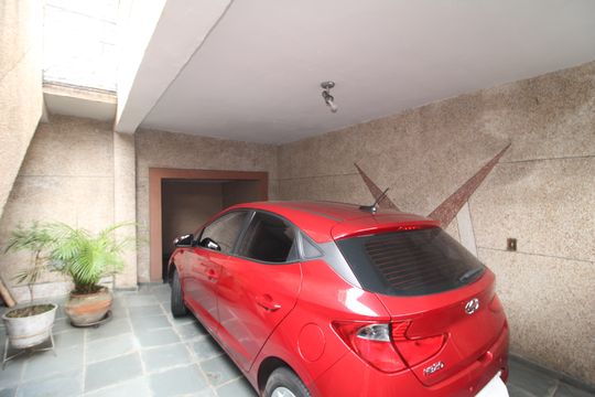 Garagem de casa à venda com 3 quartos, 157m² em Parque Peruche, São Paulo