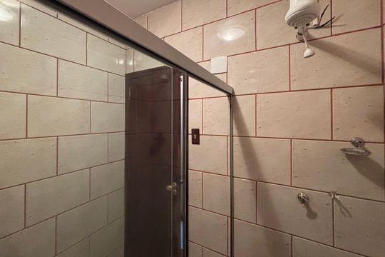 Banheiro social de apartamento para alugar com 2 quartos, 85m² em Copacabana, Rio de Janeiro