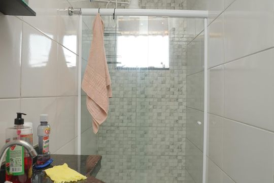 Banheiro de casa para alugar com 1 quarto, 65m² em Jardim Atlântico Central, Maricá