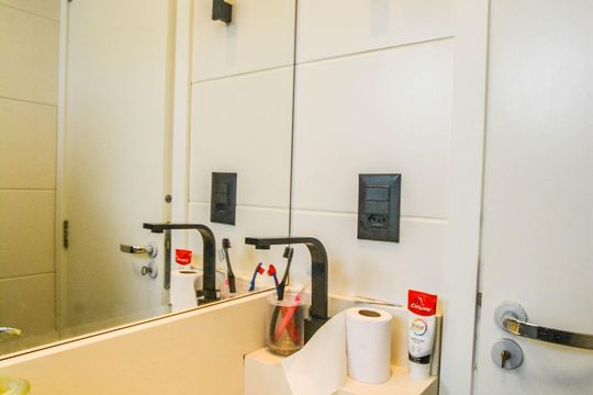 Banheiro 1 de apartamento para alugar com 2 quartos, 100m² em Jardim Cristiane, Santo André
