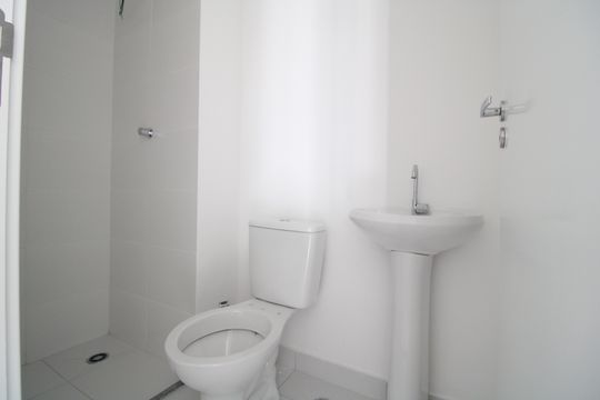 Banheiro de apartamento para alugar com 2 quartos, 33m² em Socorro, São Paulo