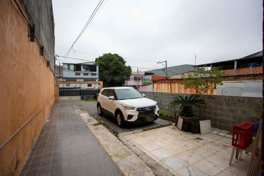 Garagem de casa à venda com 3 quartos, 240m² em Taboão, Diadema