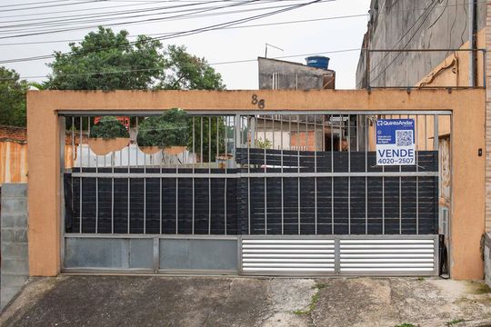 Fachada de casa à venda com 3 quartos, 240m² em Taboão, Diadema